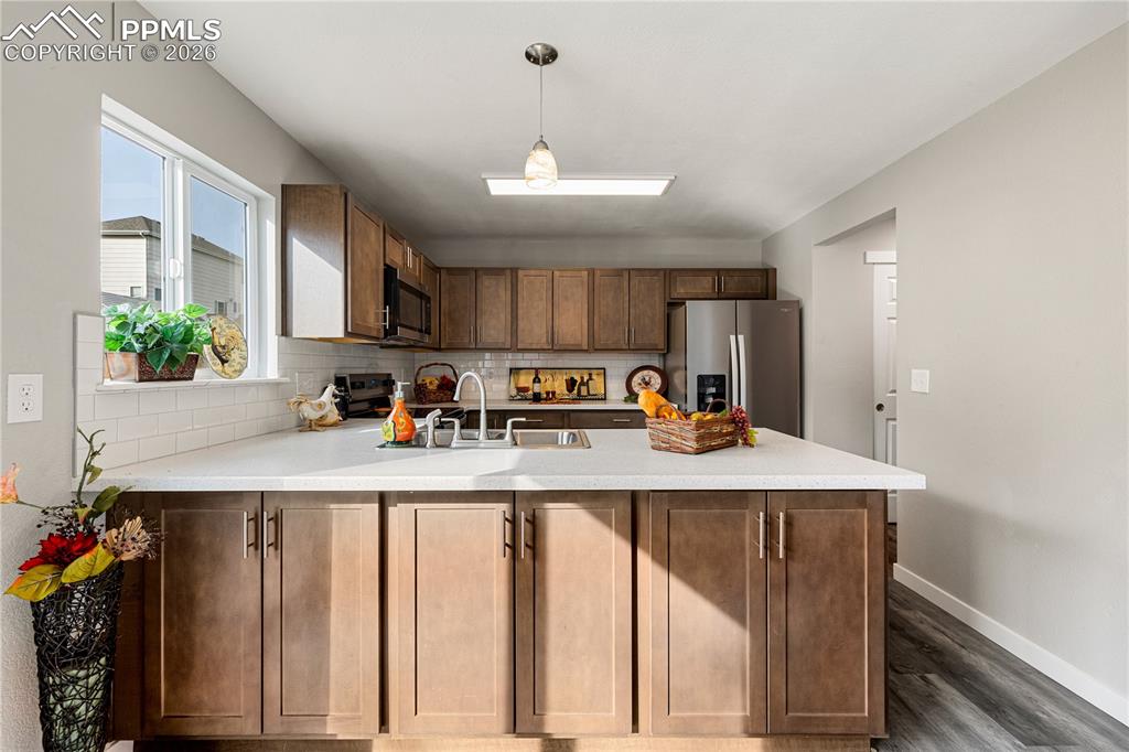 Image 11 of 39: Kitchen