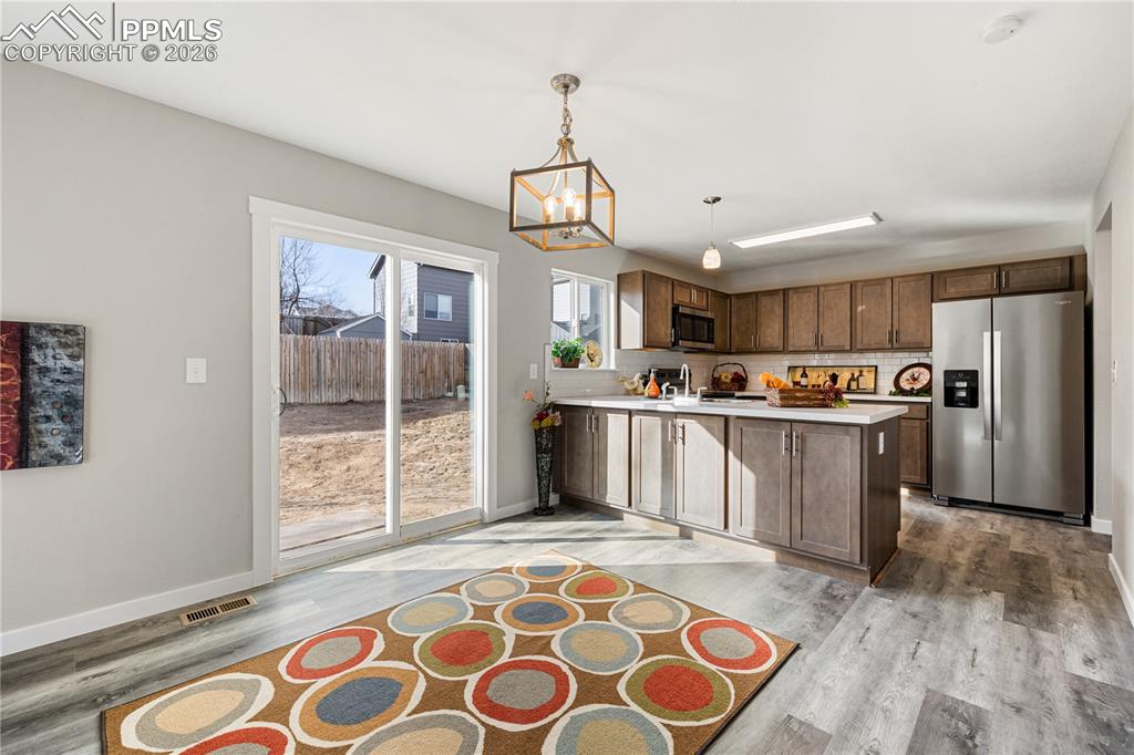 Image 7 of 39: Kitchen