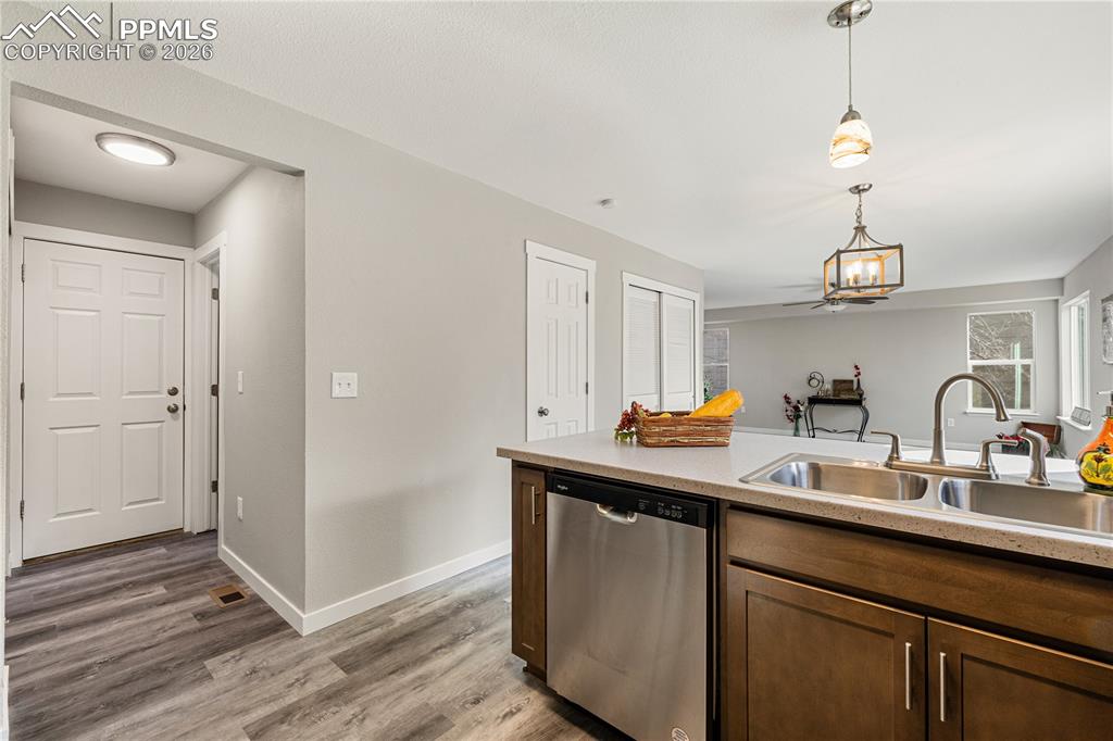 Image 9 of 39: Kitchen