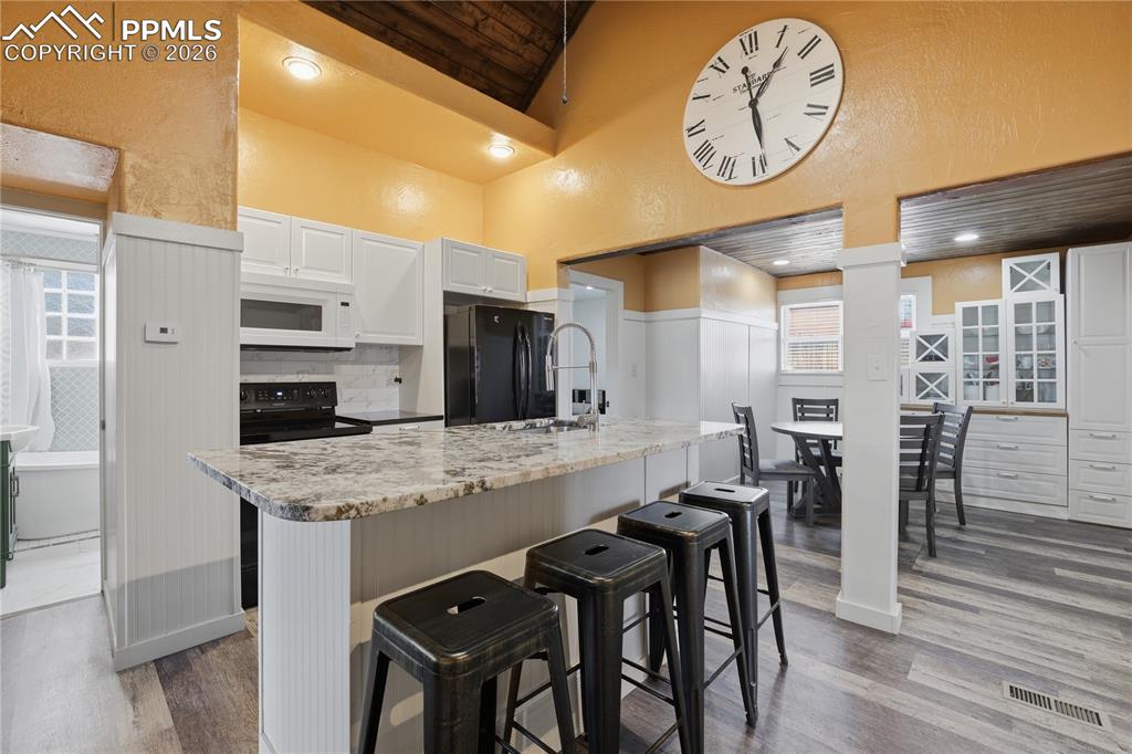 Image 11 of 36: No Description Available