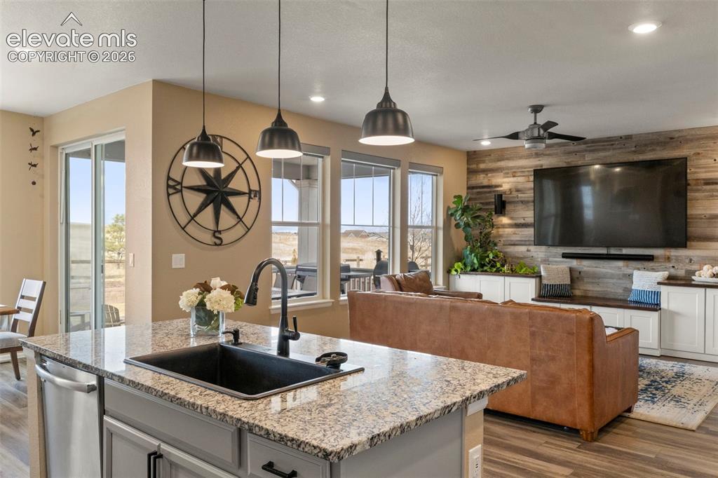 Image 14 of 29: Kitchen