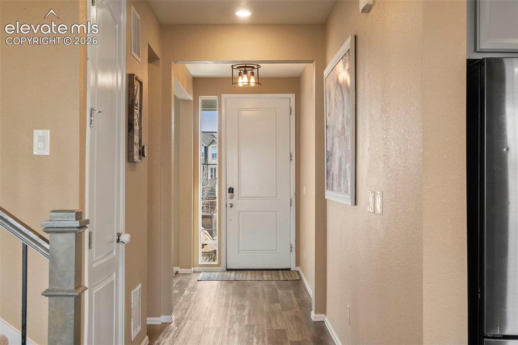 Image 4 of 29: Entry