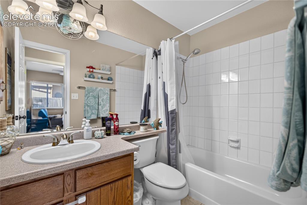 Image 16 of 22: Bathroom