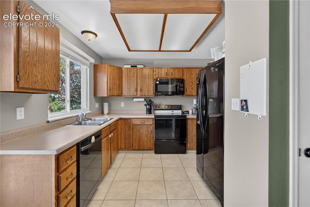 Image 8 of 22: Kitchen
