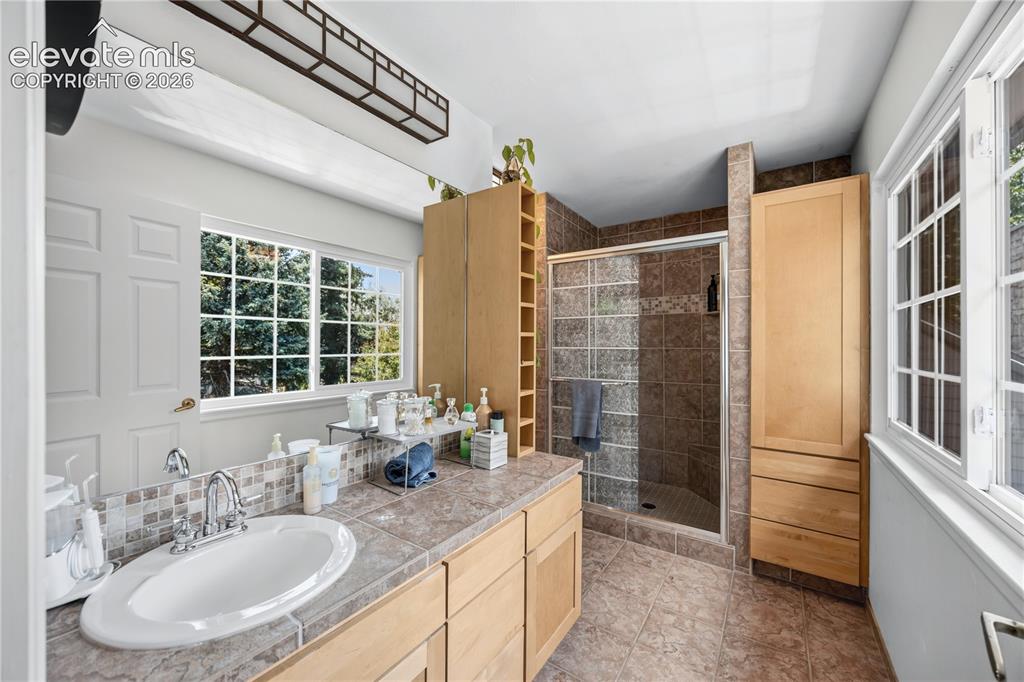 Image 11 of 23: Bathroom