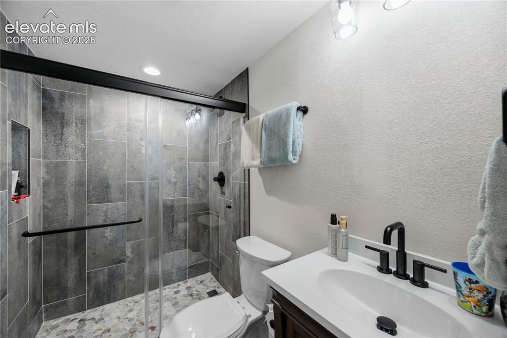 Image 17 of 23: Bathroom