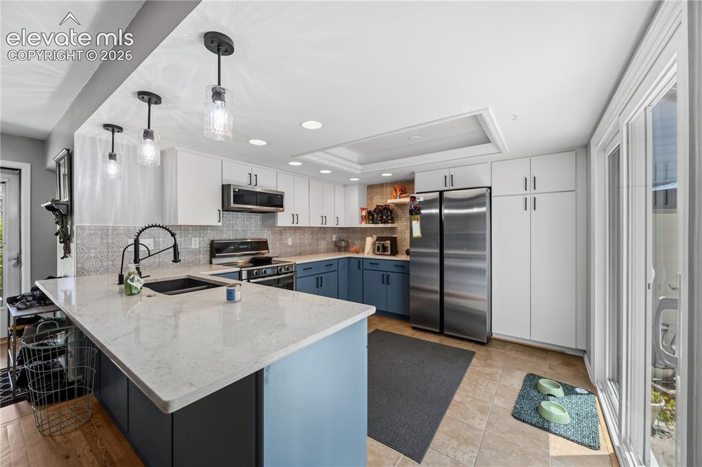 Image 6 of 23: Kitchen