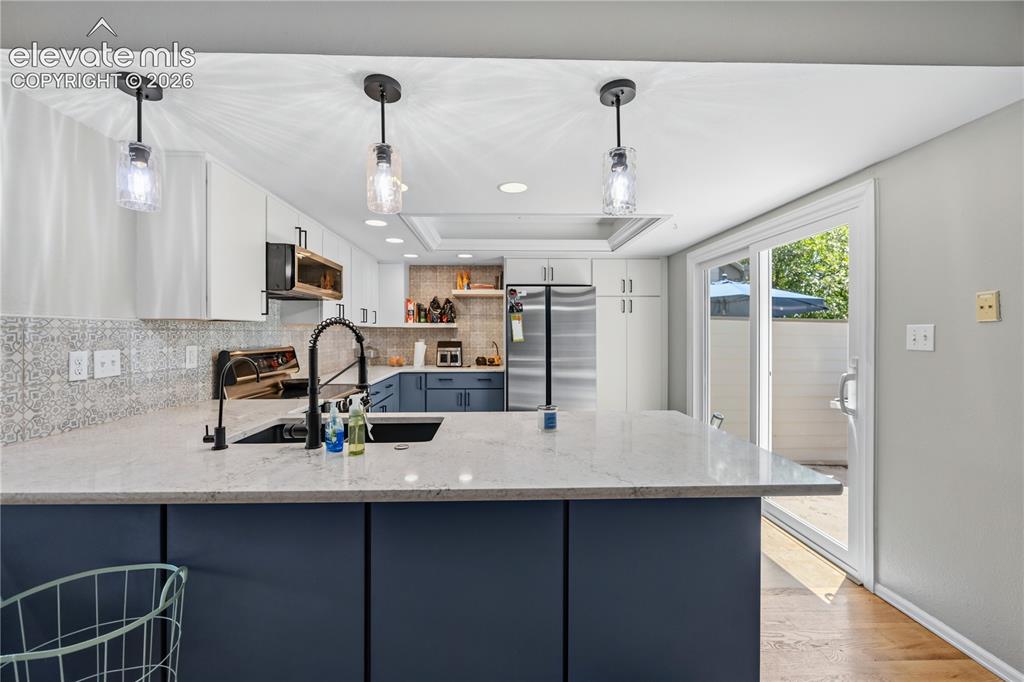 Image 8 of 23: Kitchen