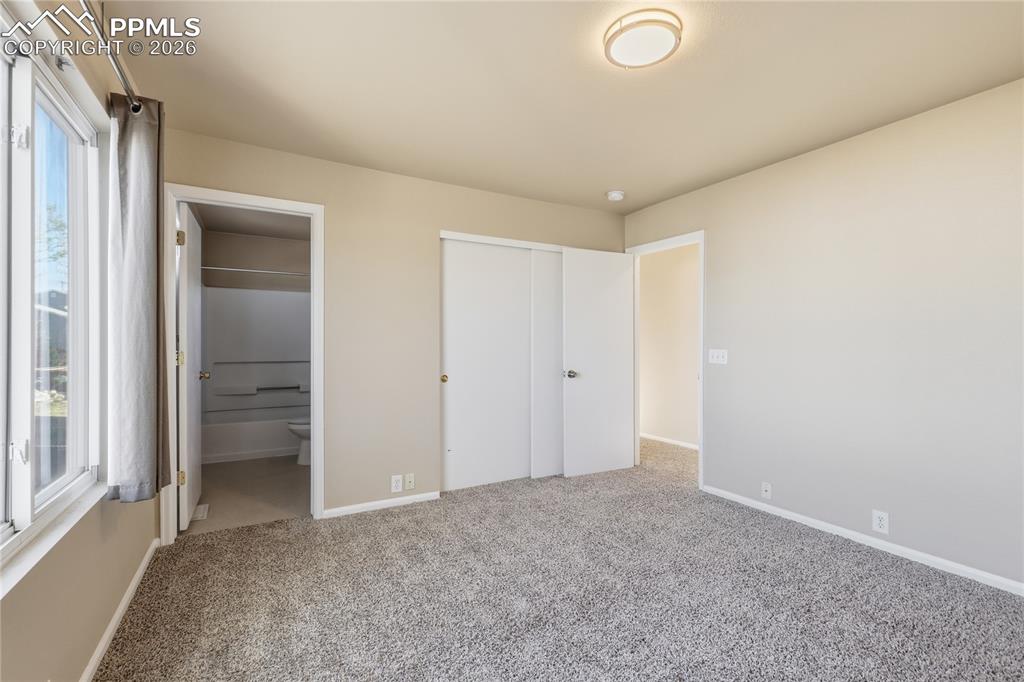 Image 24 of 27: Bedroom