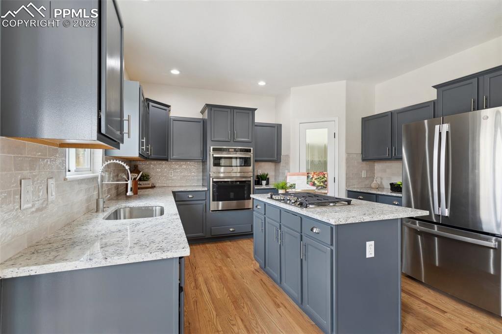 Image 12 of 44: Kitchen