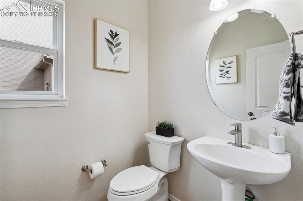 Image 13 of 44: Bathroom