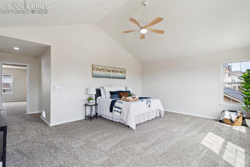 Image 14 of 44: Bedroom