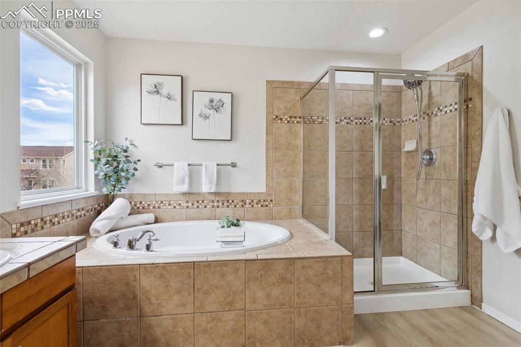 Image 17 of 44: Bathroom