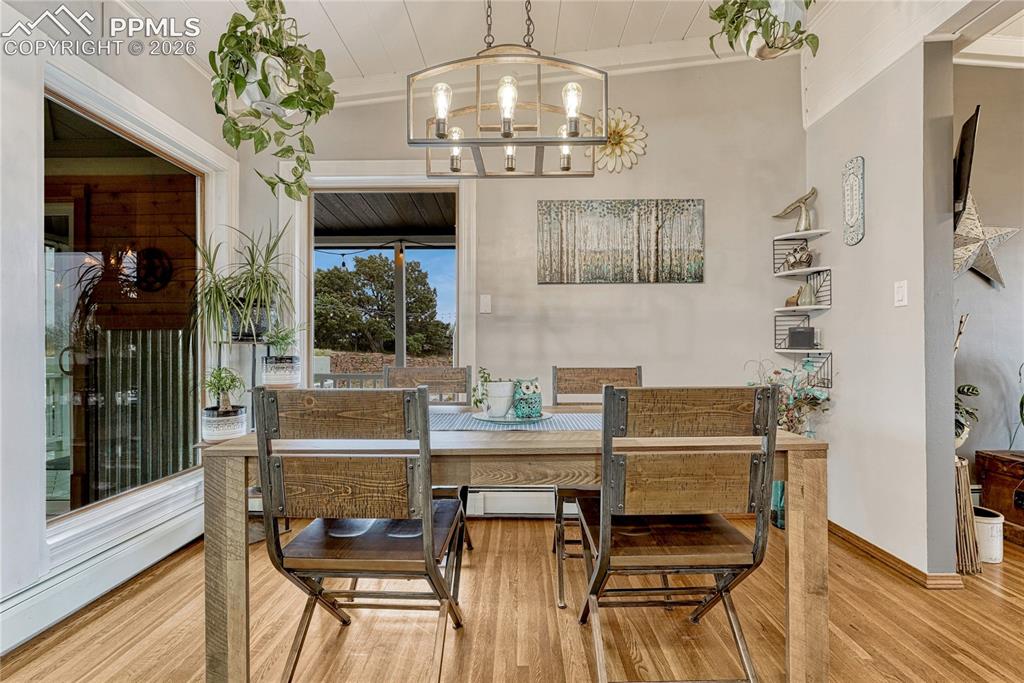 Image 12 of 49: Dining Area
