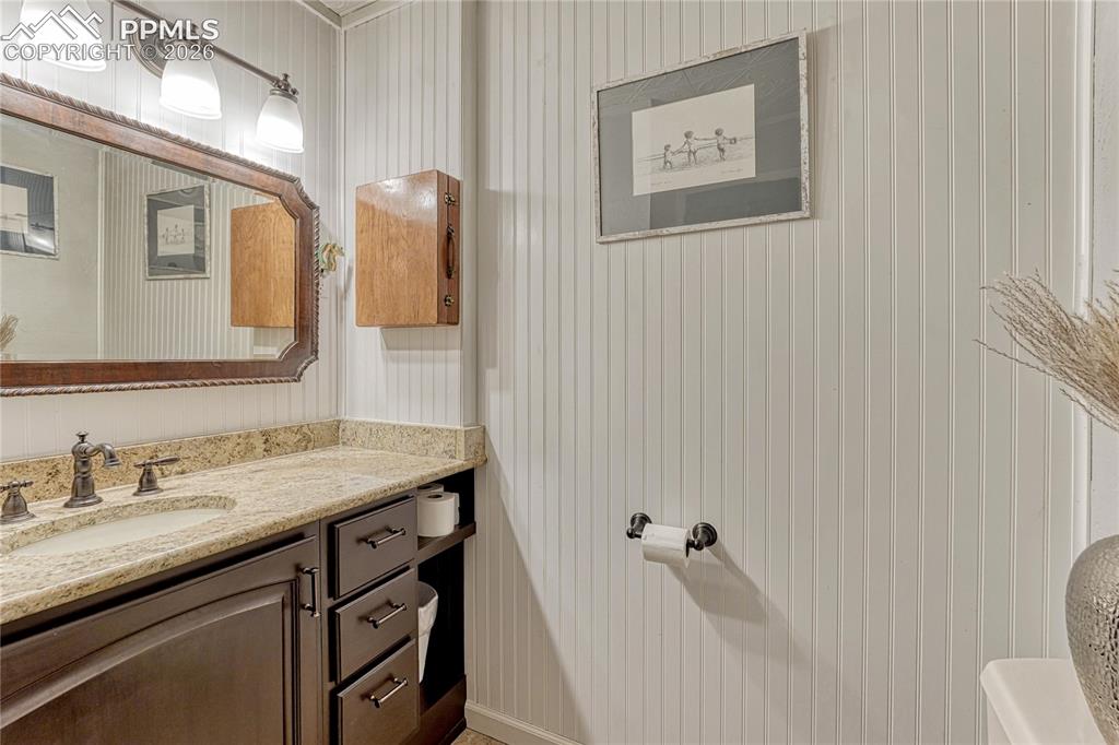 Image 16 of 49: Bathroom