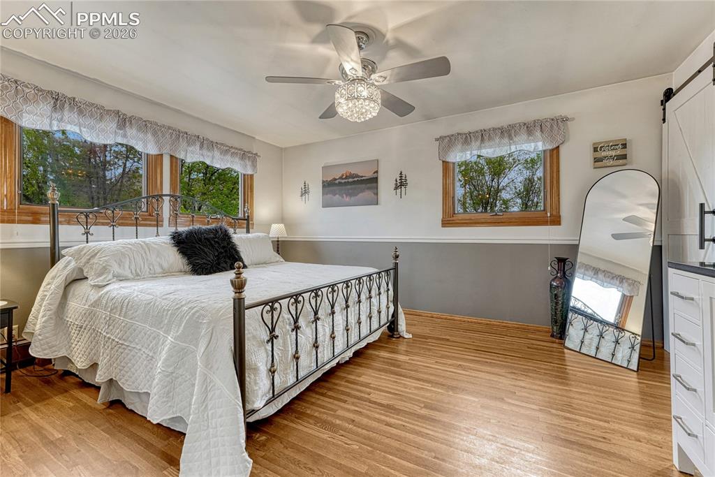 Image 17 of 49: Bedroom