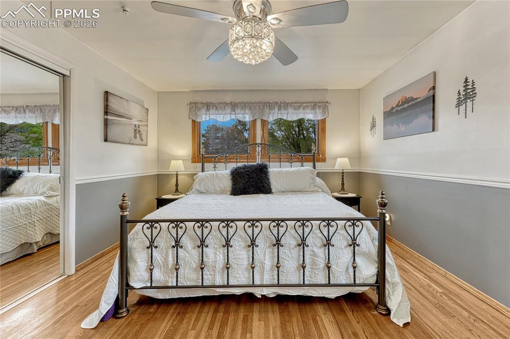 Image 18 of 49: Bedroom