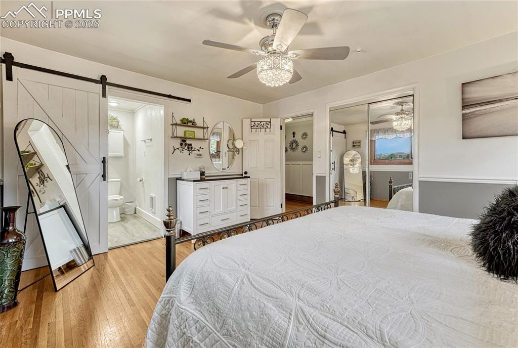 Image 19 of 49: Bedroom