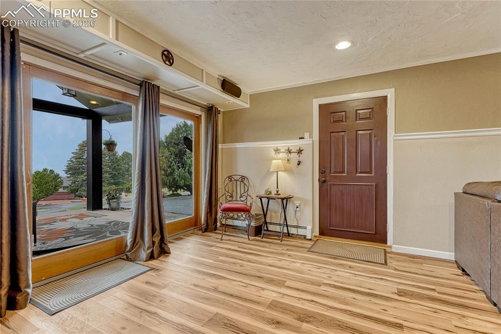 Image 22 of 49: Family Room