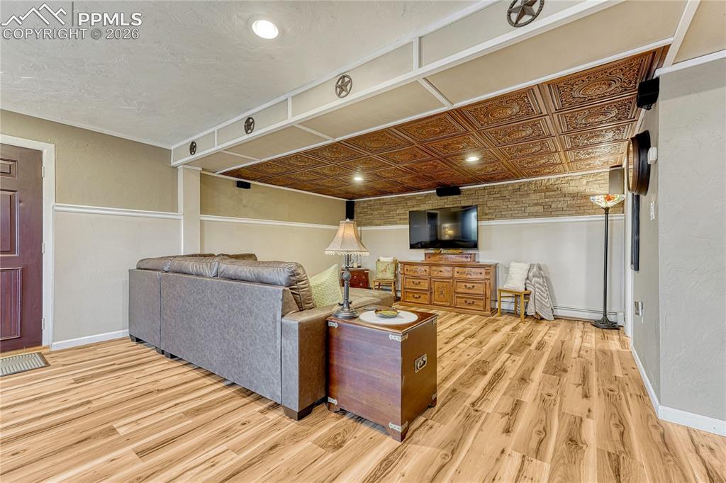 Image 23 of 49: Family Room