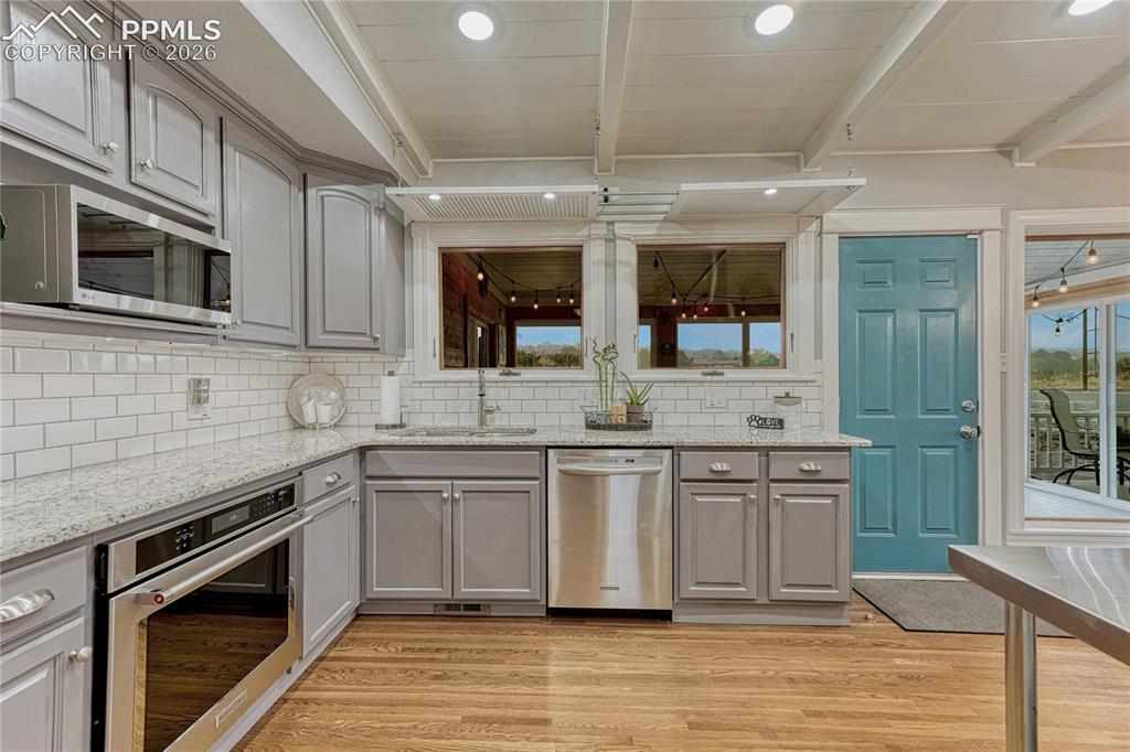 Image 9 of 49: Kitchen
