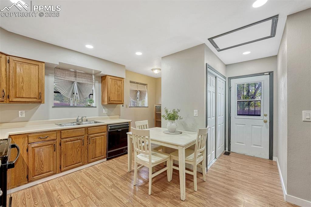 Image 3 of 20: Kitchen