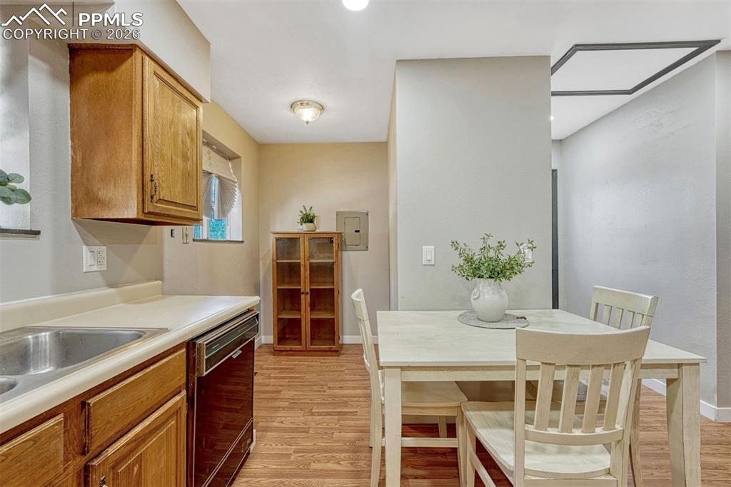 Image 8 of 20: Kitchen