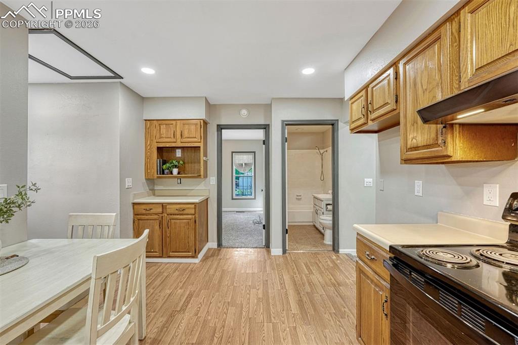 Image 9 of 20: Kitchen