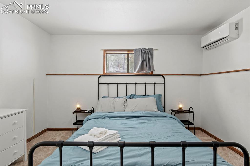 Image 26 of 50: Bedroom