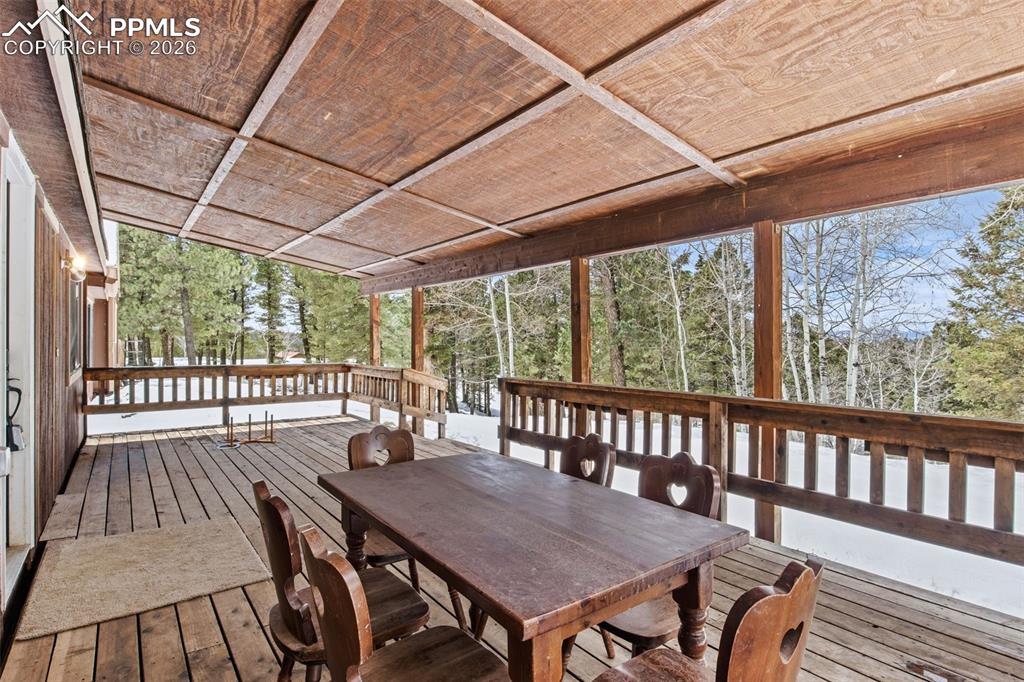 Image 48 of 50: Deck