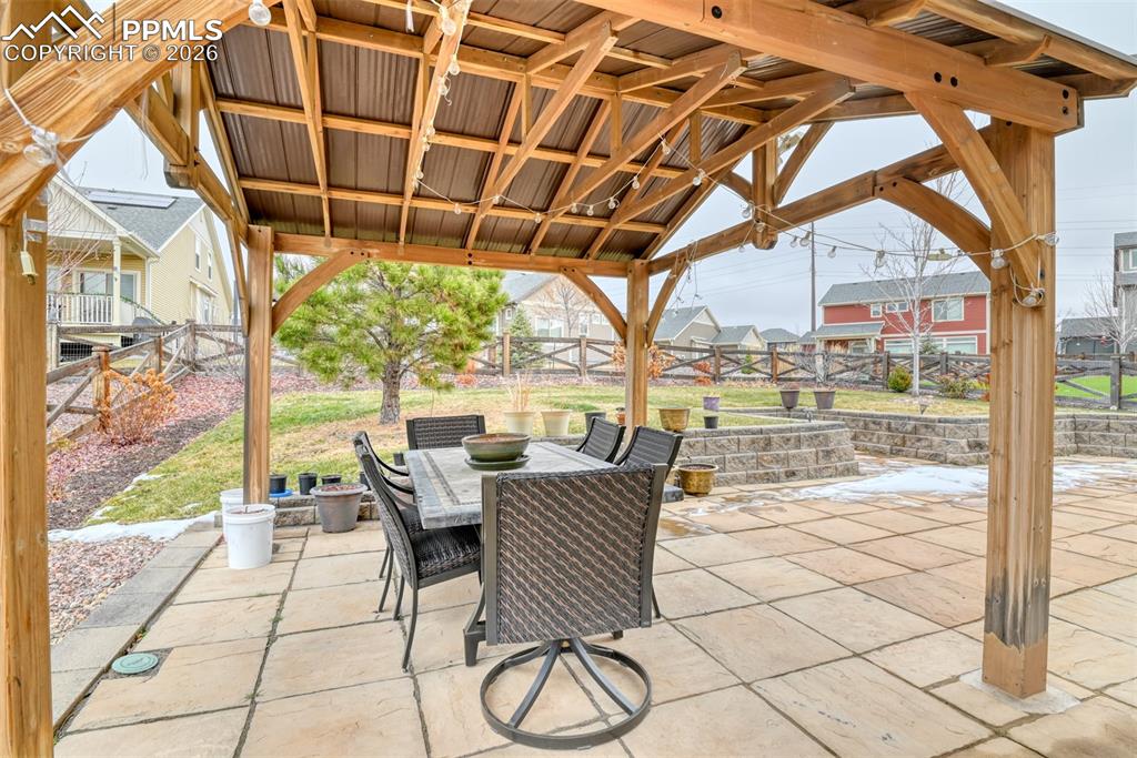 Image 19 of 50: Patio