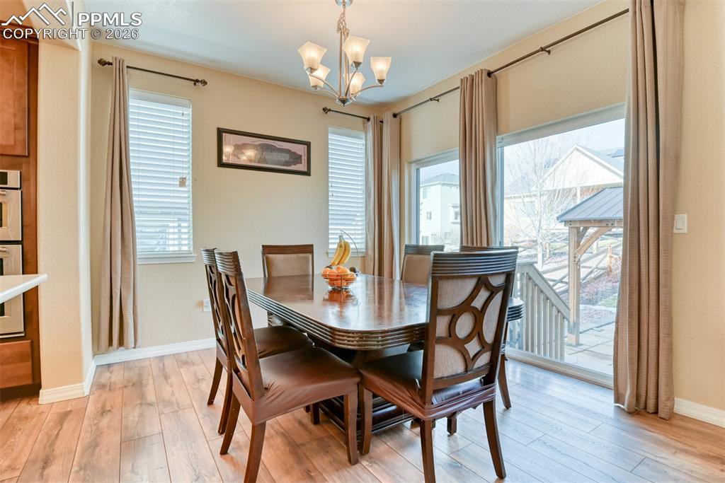 Image 25 of 50: Dining Area