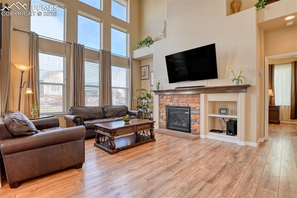 Image 3 of 50: Living Room