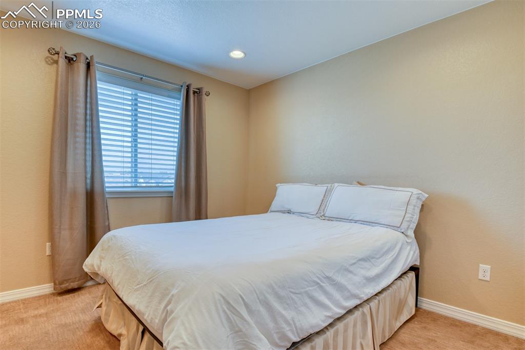 Image 34 of 50: Bedroom