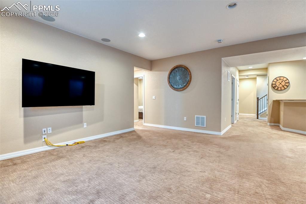 Image 42 of 50: Living Room