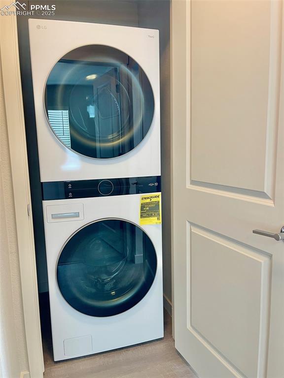 Image 13 of 20: Laundry