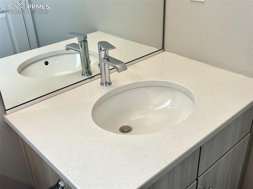 Image 14 of 20: Bathroom