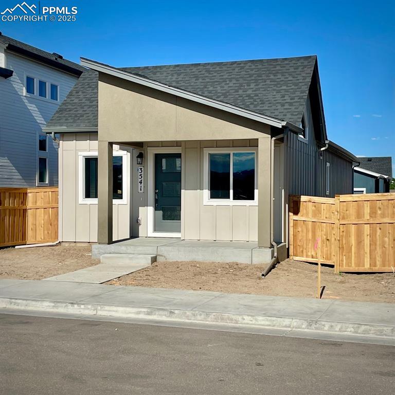 Image 3 of 20: Front of Structure