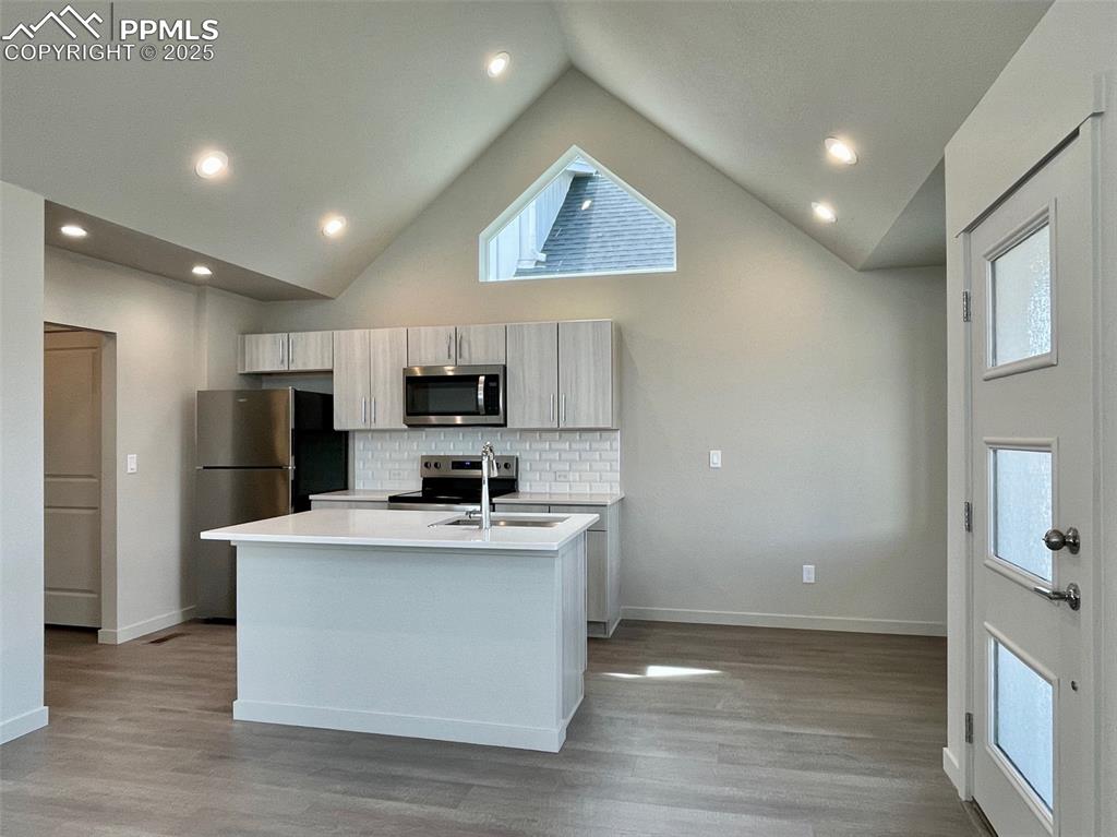 Image 5 of 20: Kitchen