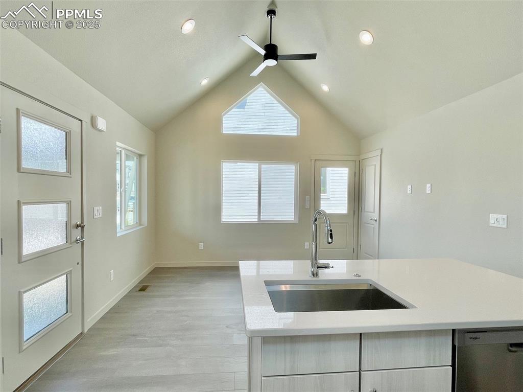 Image 6 of 20: Kitchen