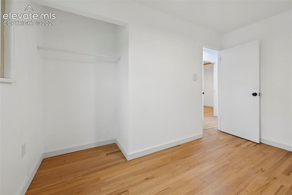Image 18 of 23: Bedroom