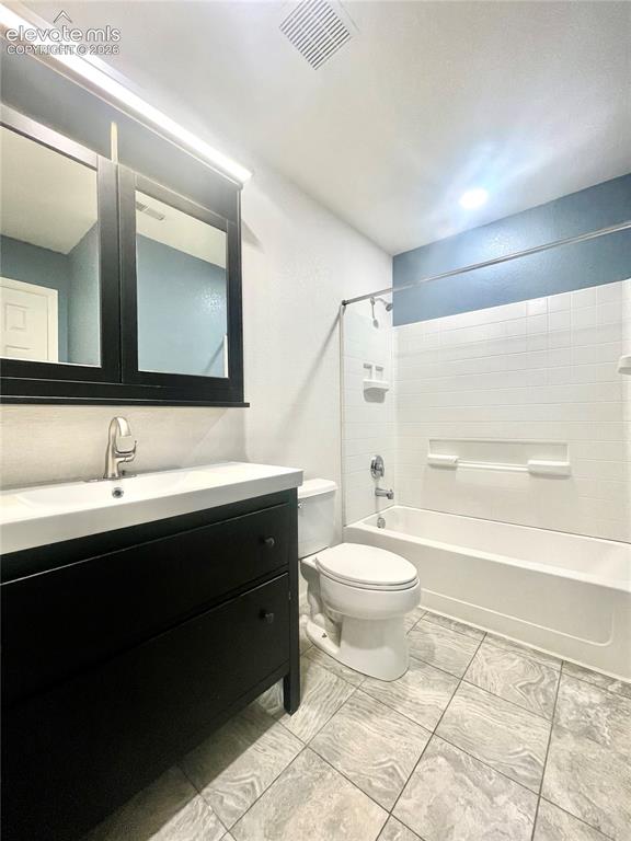 Image 13 of 25: Bathroom