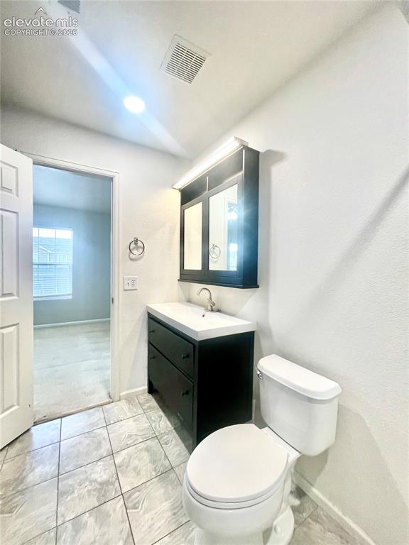 Image 14 of 25: Bathroom
