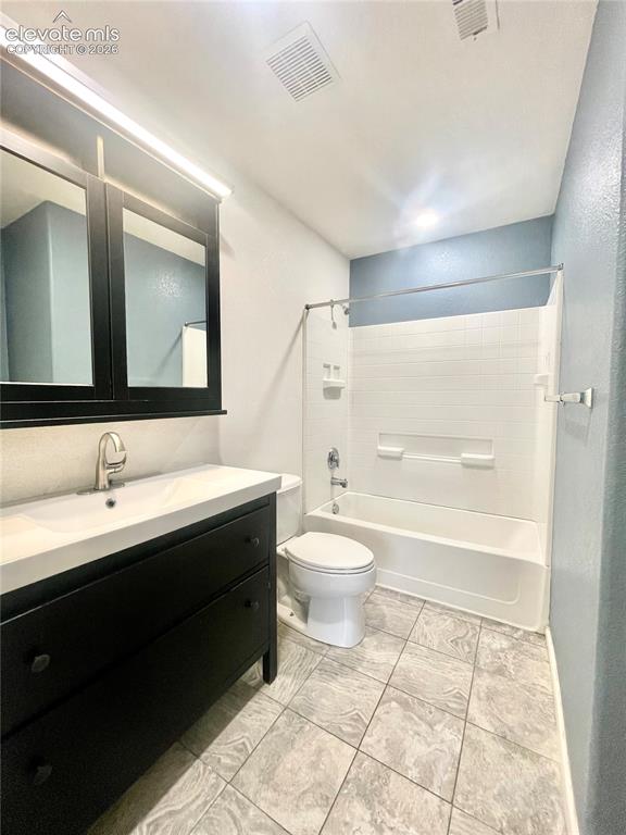 Image 15 of 25: Bathroom