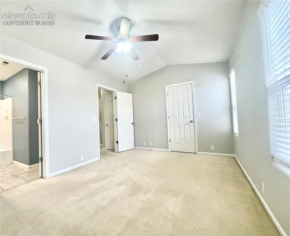 Image 16 of 25: Bedroom