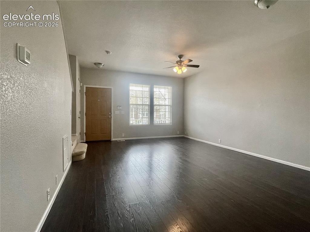 Image 4 of 25: Living Room