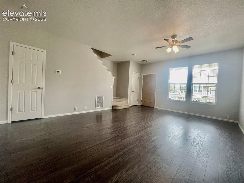 Image 5 of 25: Living Room