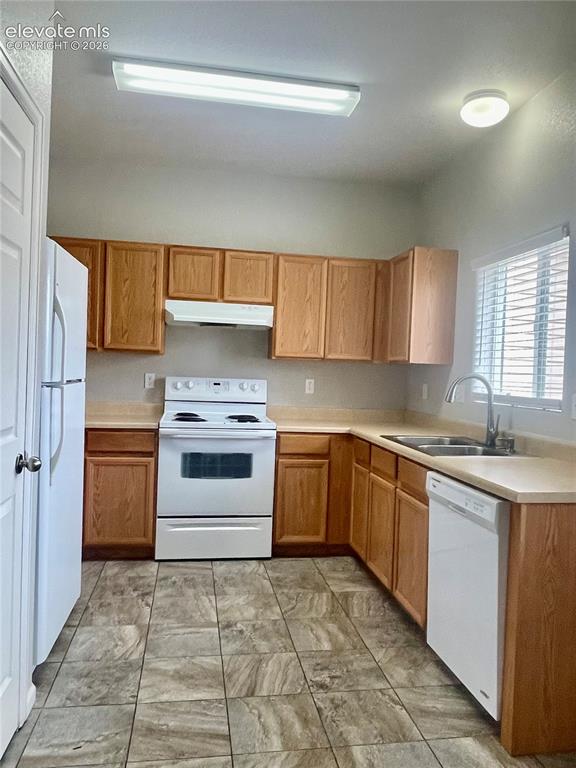 Image 6 of 25: Kitchen