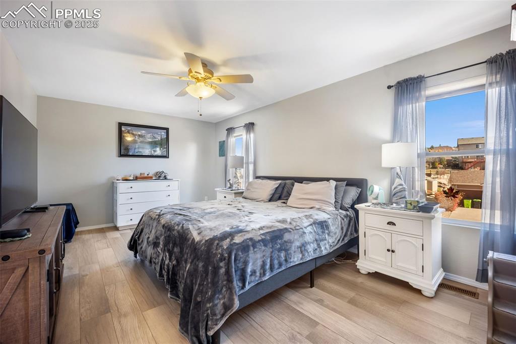 Image 13 of 49: Bedroom