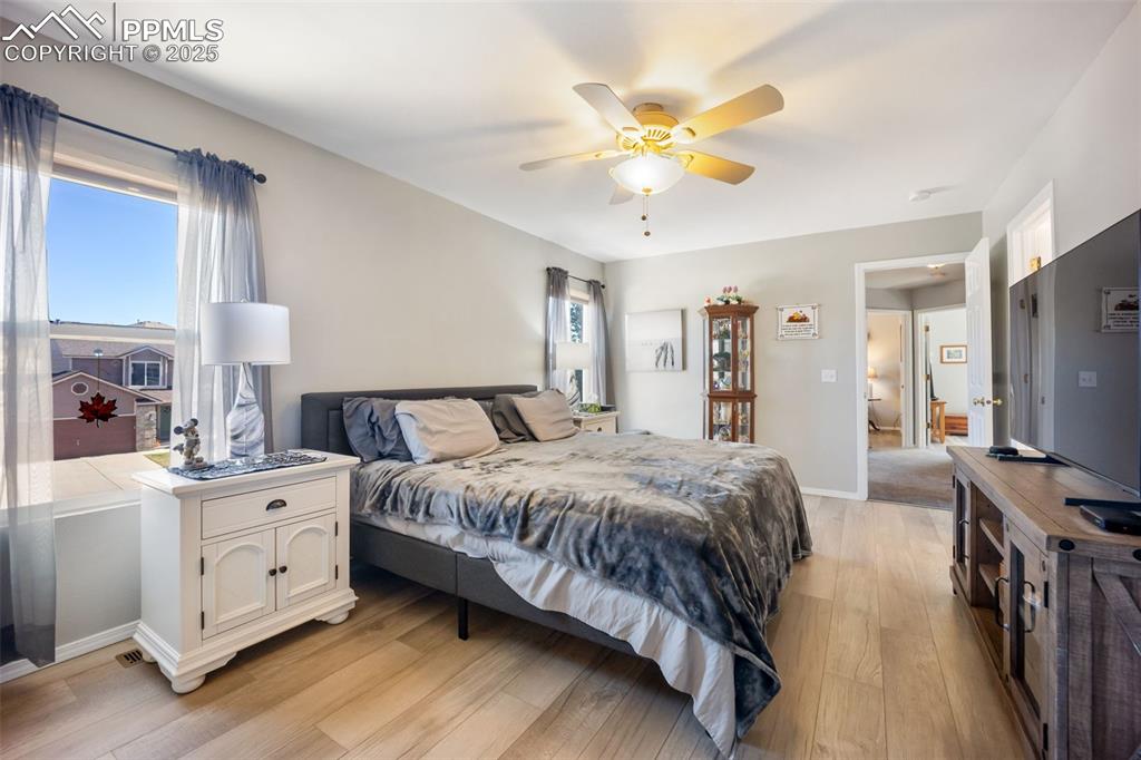 Image 14 of 49: Bedroom